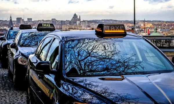 2025’s Cheapest Airport Taxi Options from Manchester to Heathrow or Gatwick Airport Taxi Service