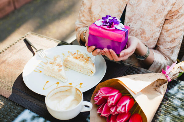 Top 5 Picks 2025 Affordable Birthday Gifts for Wife and Husband Online Send Birthday Gifts for Wife
